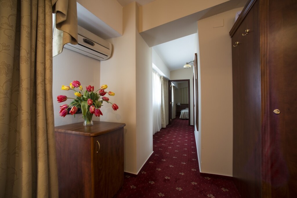 Siqua Hotel - 572