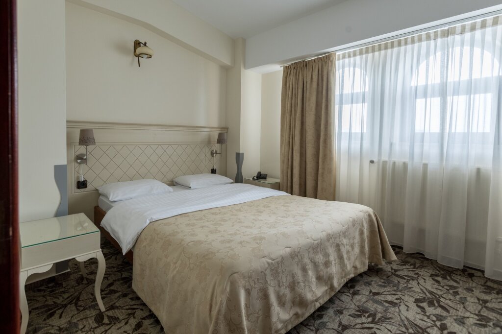 Siqua Hotel - 755