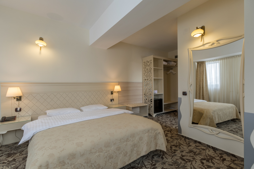 Siqua Hotel - 713