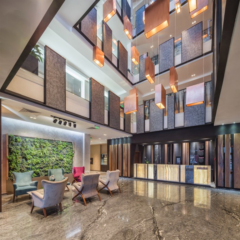 Sky Blue Hotel & Spa - 718