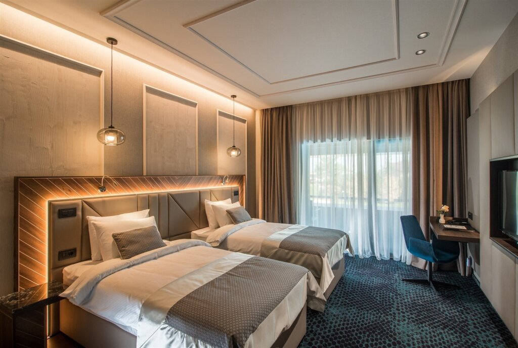 Sky Blue Hotel & Spa - 633