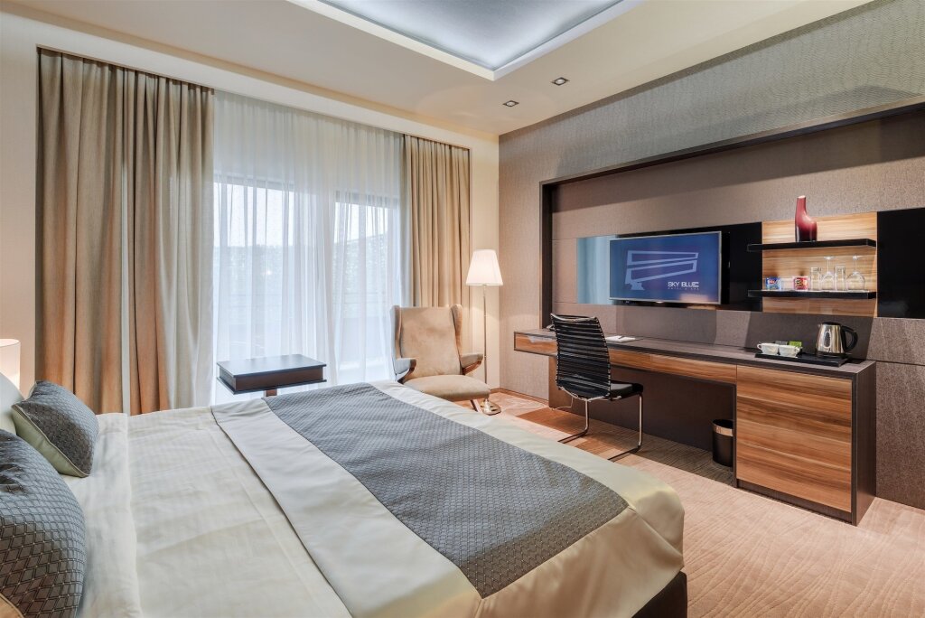 Sky Blue Hotel & Spa - 295
