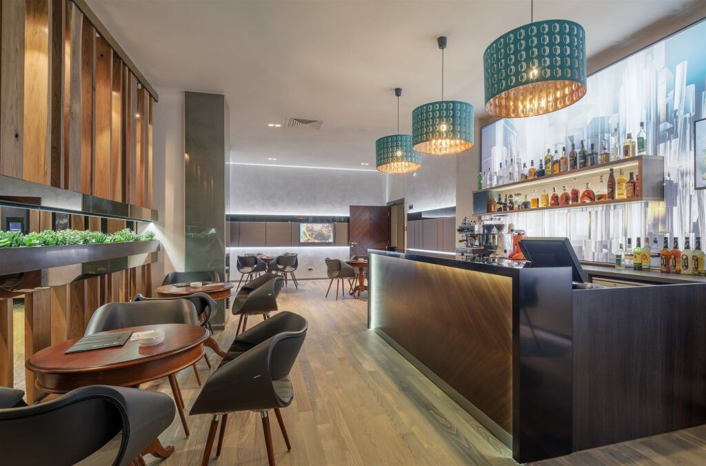 Sky Blue Hotel & Spa - 611
