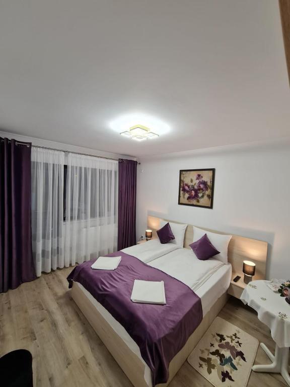Splendid House - 674