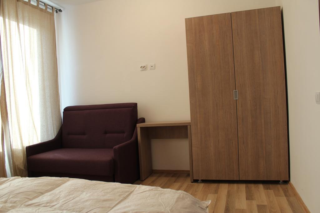 Studio Hostel - 548