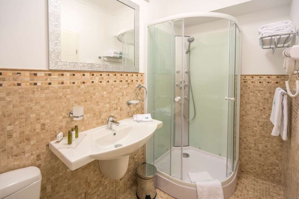 Studio One Accommodation Suites - 835