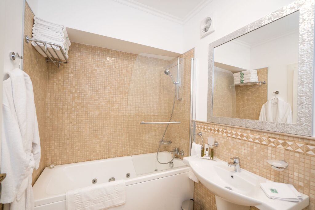 Studio One Accommodation Suites - 990