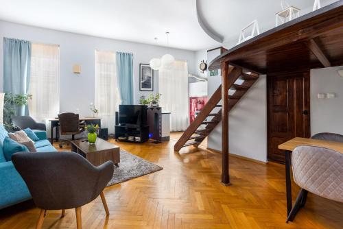 Stylish Studio Kronstadt - 600