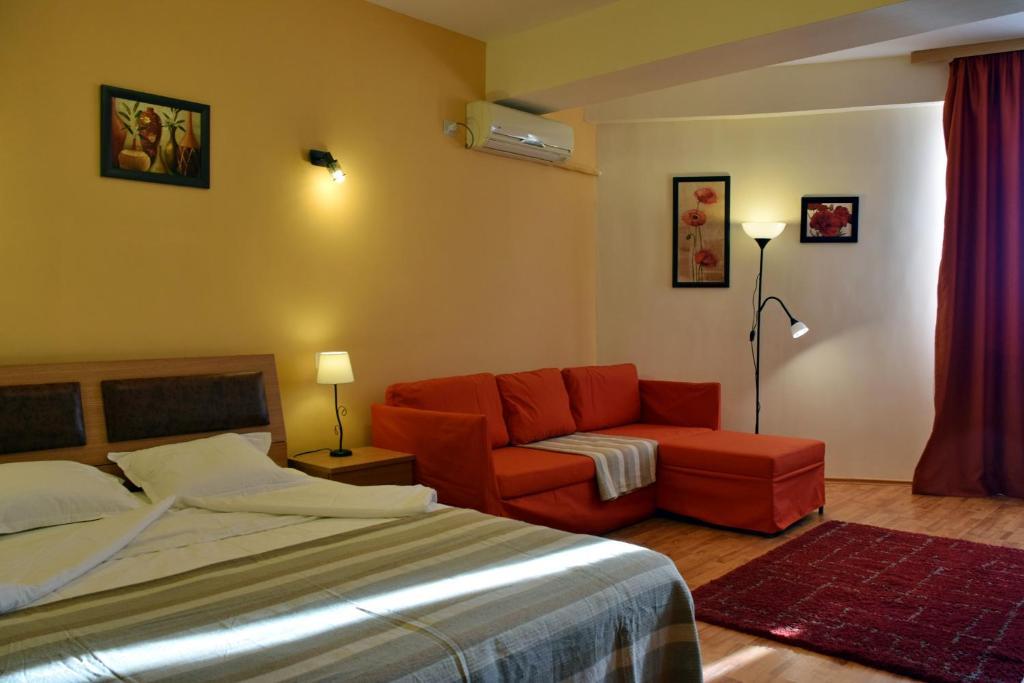 Summerland Lake Apartment - 665