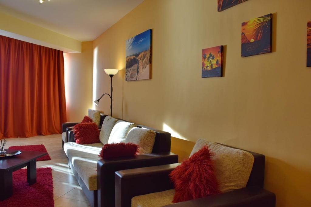 Summerland Lake Apartment - 713