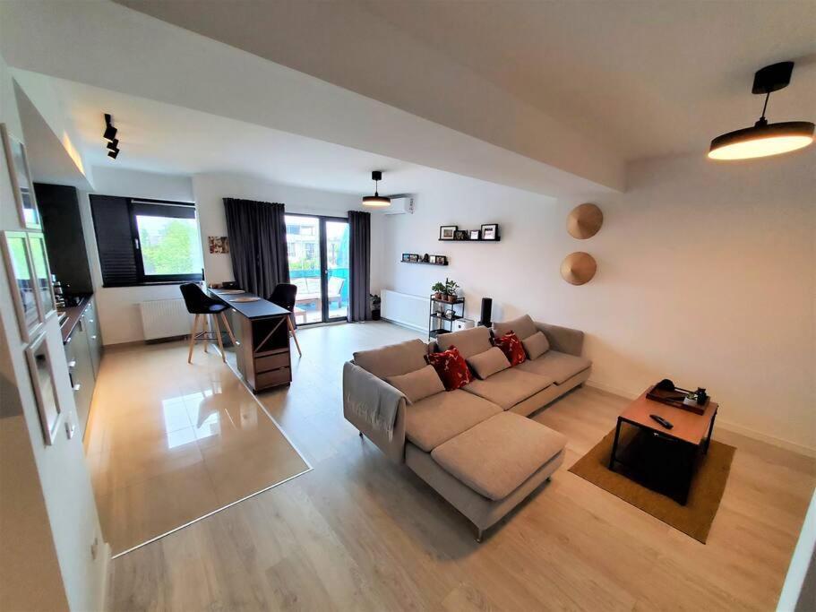 Sunny 1BR Apt in Central Pipera - 153