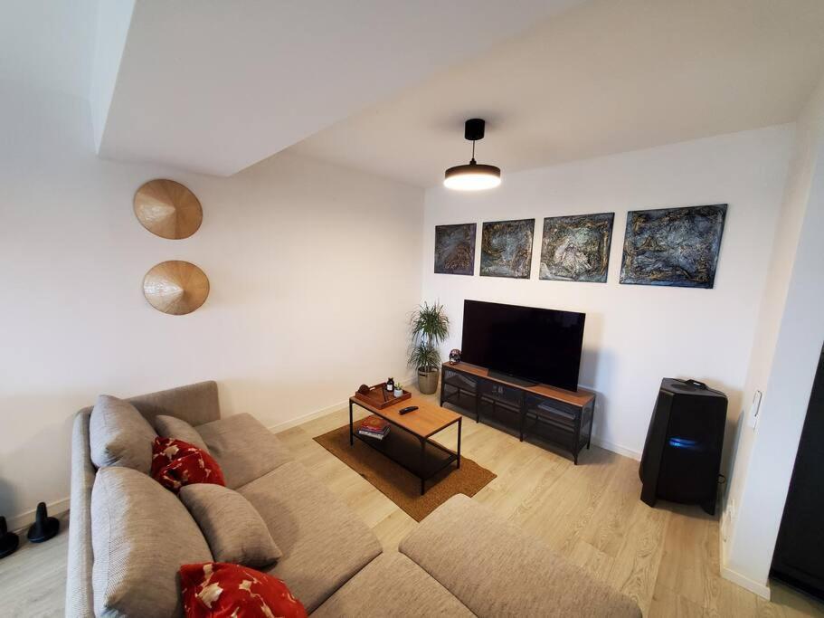 Sunny 1BR Apt in Central Pipera - 994
