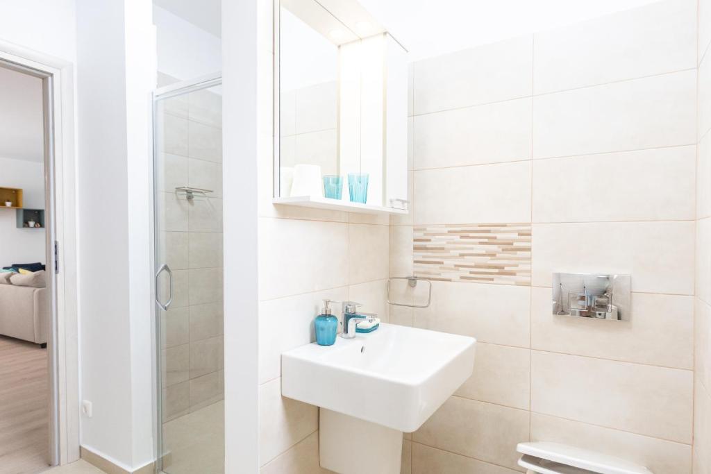 Sunny Olimp 3 ROOMS large apartment- by the sea - 260