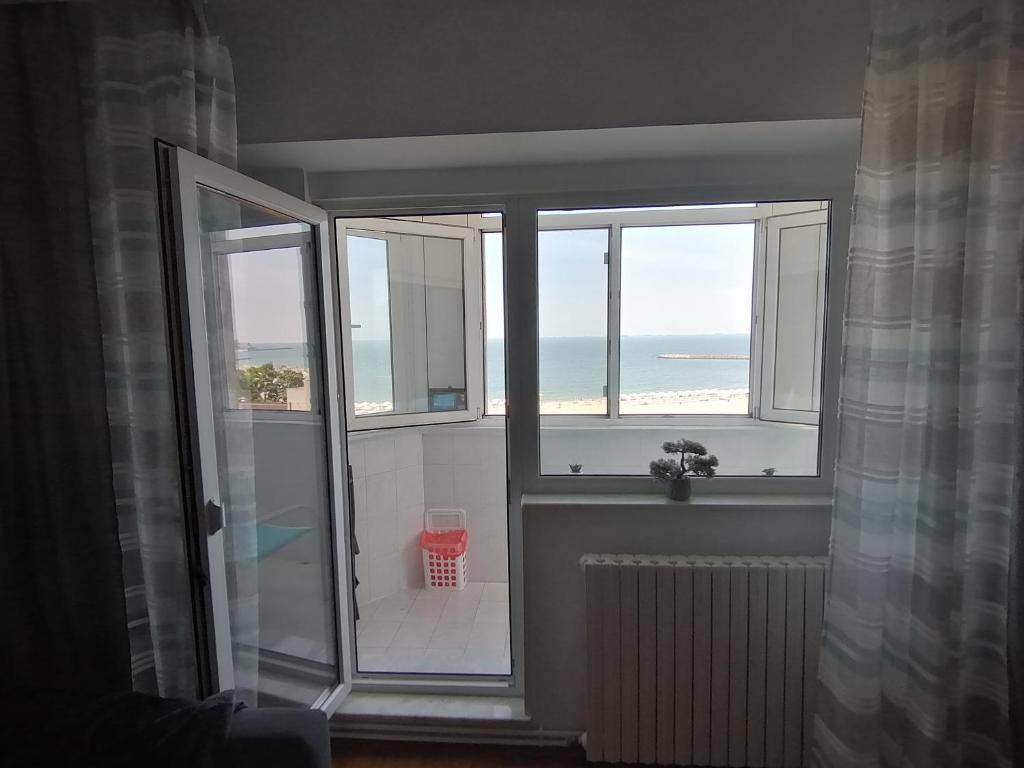 Sunrise Beachfront Relax Studio - 947