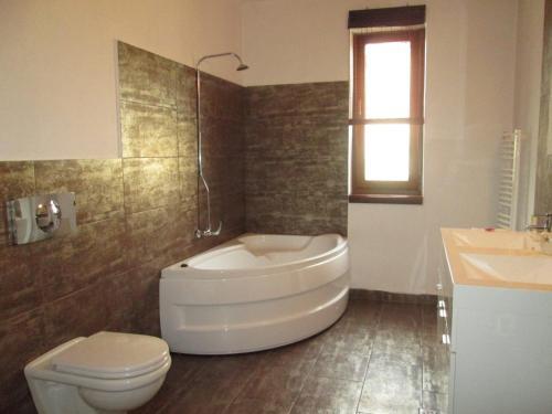 Swallows' Hostel - 348