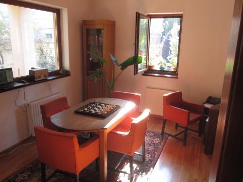 Swallows' Hostel - 842