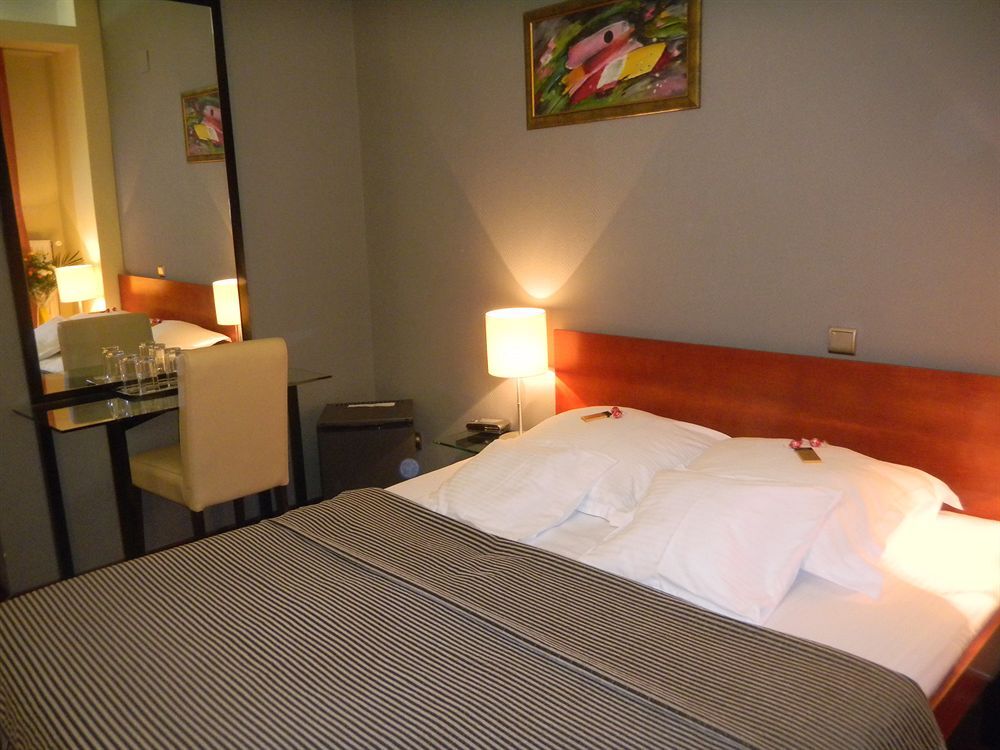 Tania-Frankfurt - 551