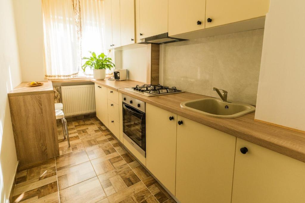 Tania Grand Apart - 86