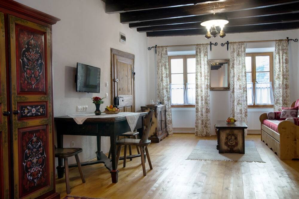 Taschler Haus Boutique - 780