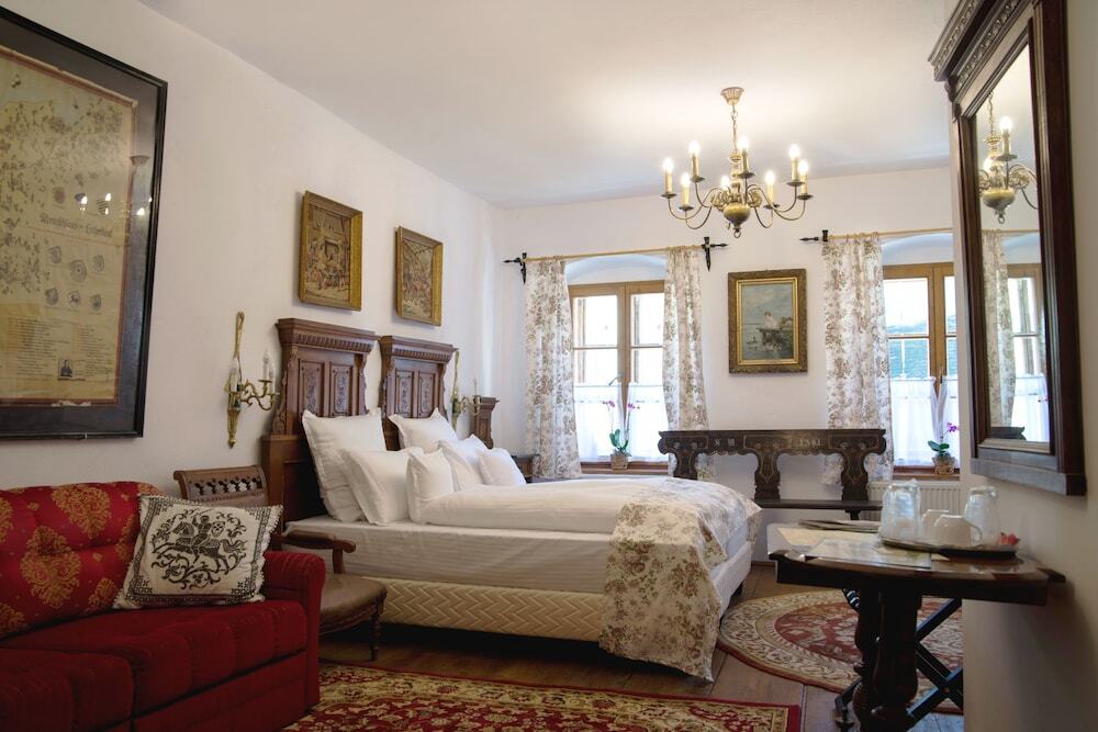 Taschler Haus Boutique - 818
