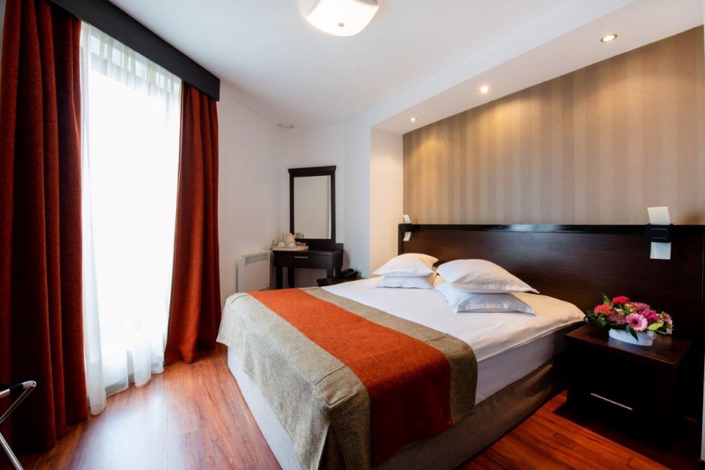 Hotel Duke Armeneasca - 973