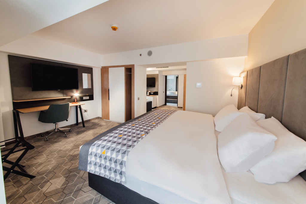 Holiday Inn Bucharest - Times - 579