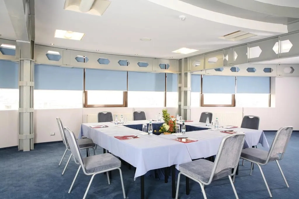 Holiday Inn Bucharest - Times - 337