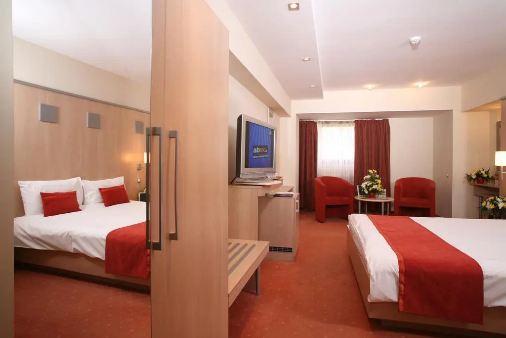 Holiday Inn Bucharest - Times - 857