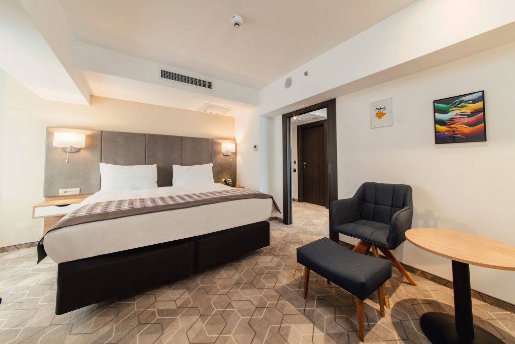 Holiday Inn Bucharest - Times - 363