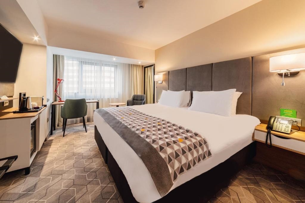 Holiday Inn Bucharest - Times - 326