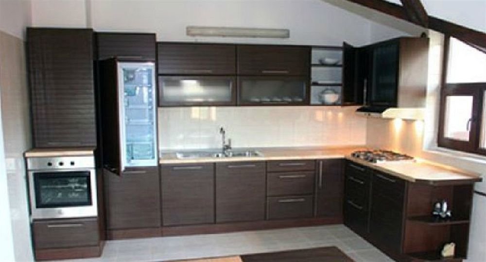 Transylvanian Inn - 758
