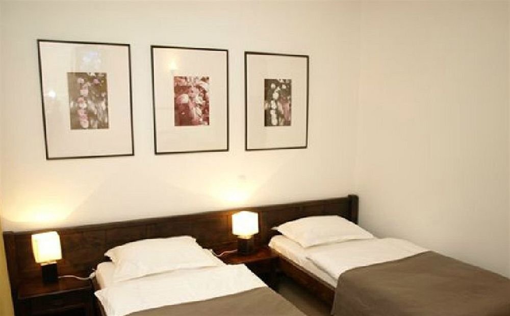 Transylvanian Inn - 552
