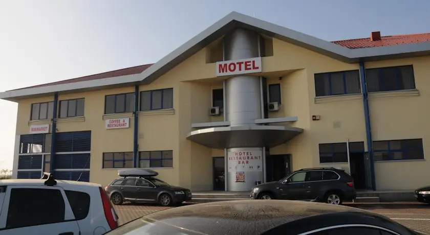 Travel In Motel - 372