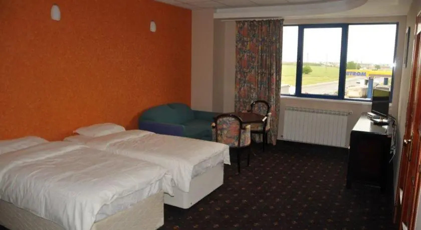 Travel In Motel - 543