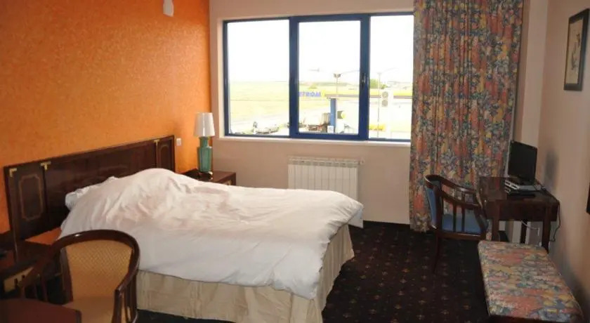 Travel In Motel - 327