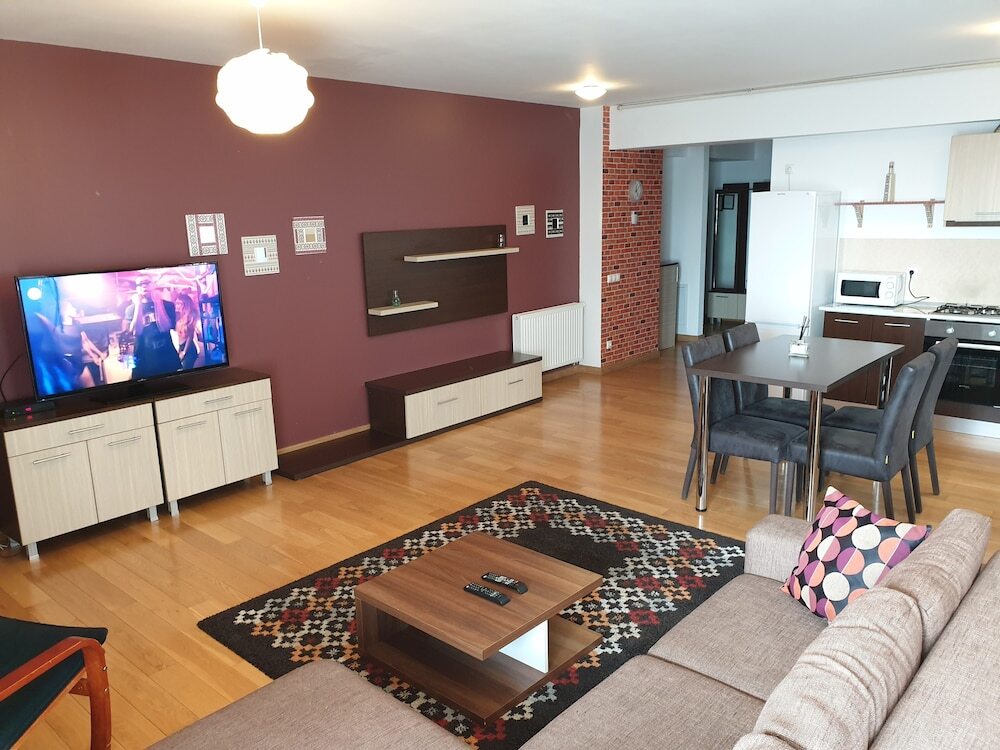 Upground Residence - 557