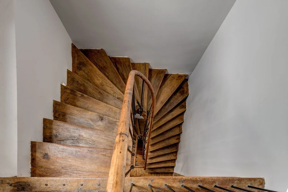 Upstairs Boutique - 945