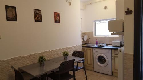 Vis A Vis Studio - 299