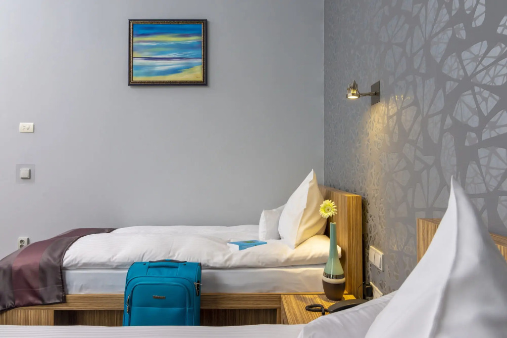 West City Hotel - 878