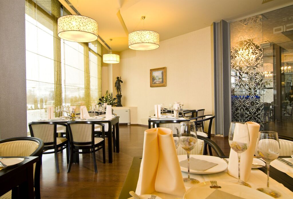 West City Hotel - 561