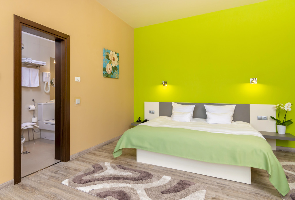 West City Hotel - 840