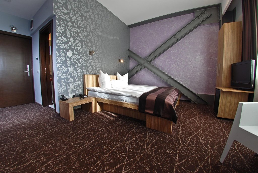 West City Hotel - 375