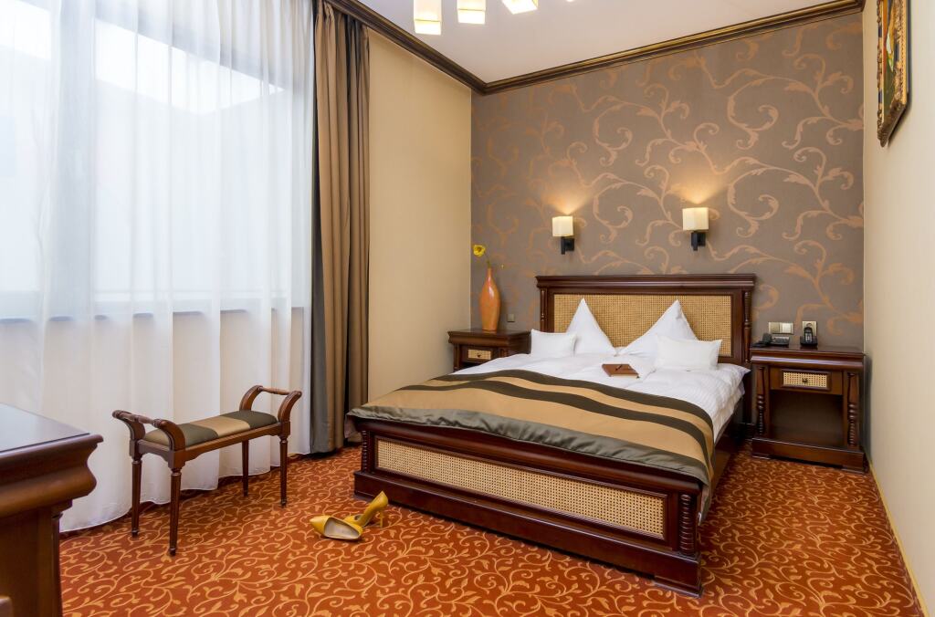 West City Hotel - 712