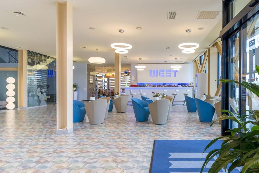 West City Hotel - 723