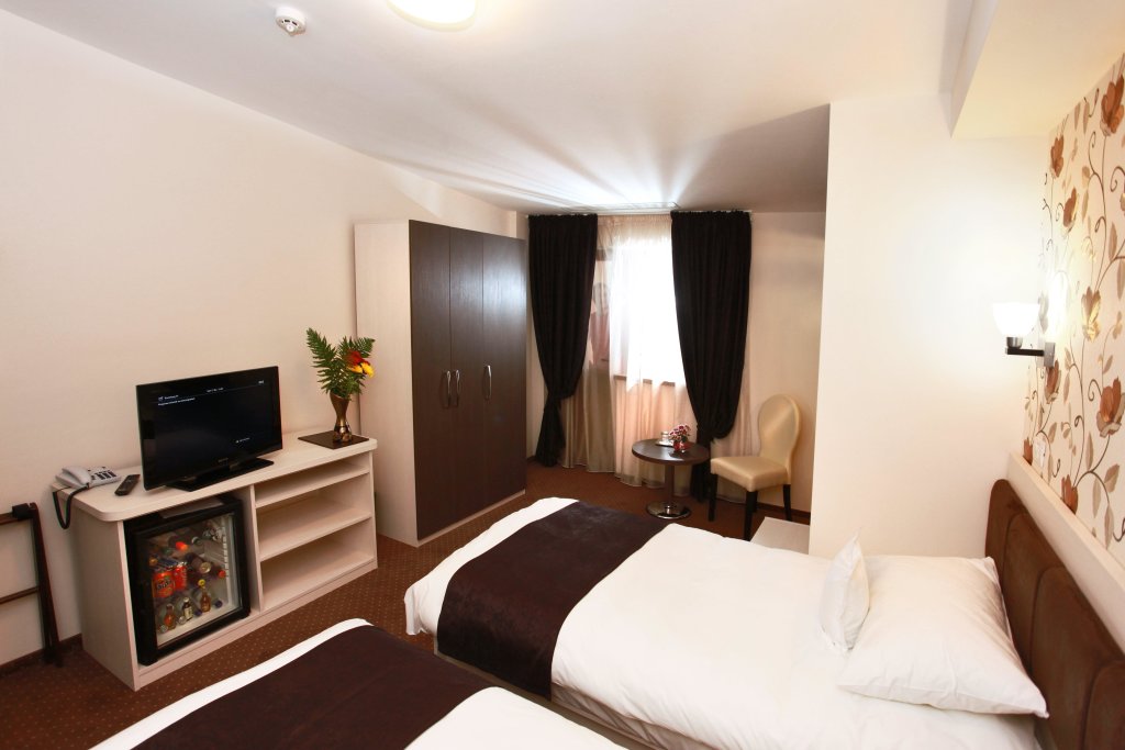 West Plaza Residence - 494
