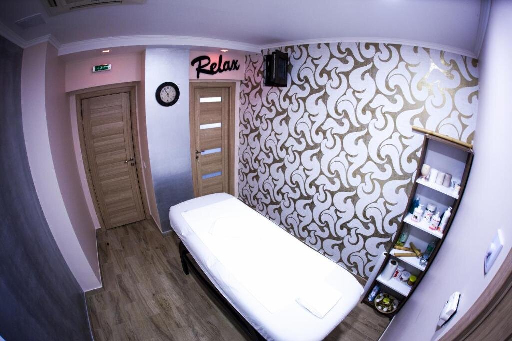 West Plaza Residence - 160