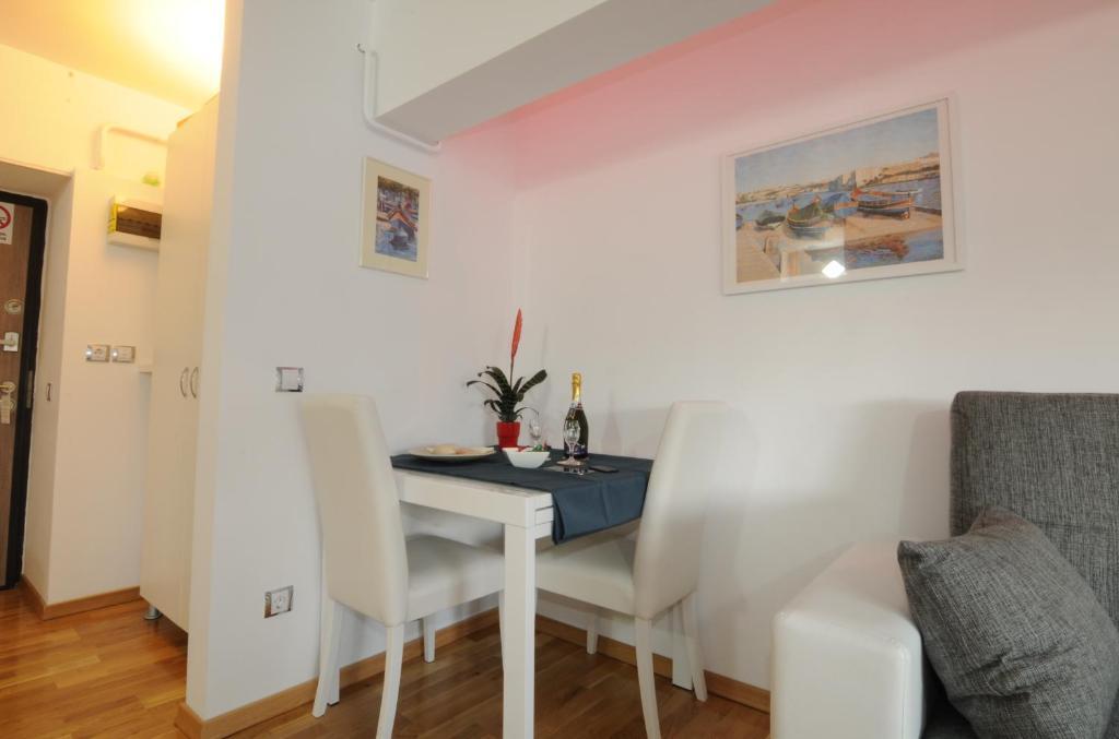 White Dream Suites - 722