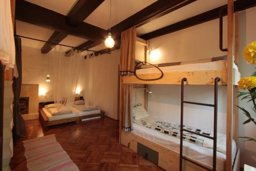 Youthink Hostel - 445