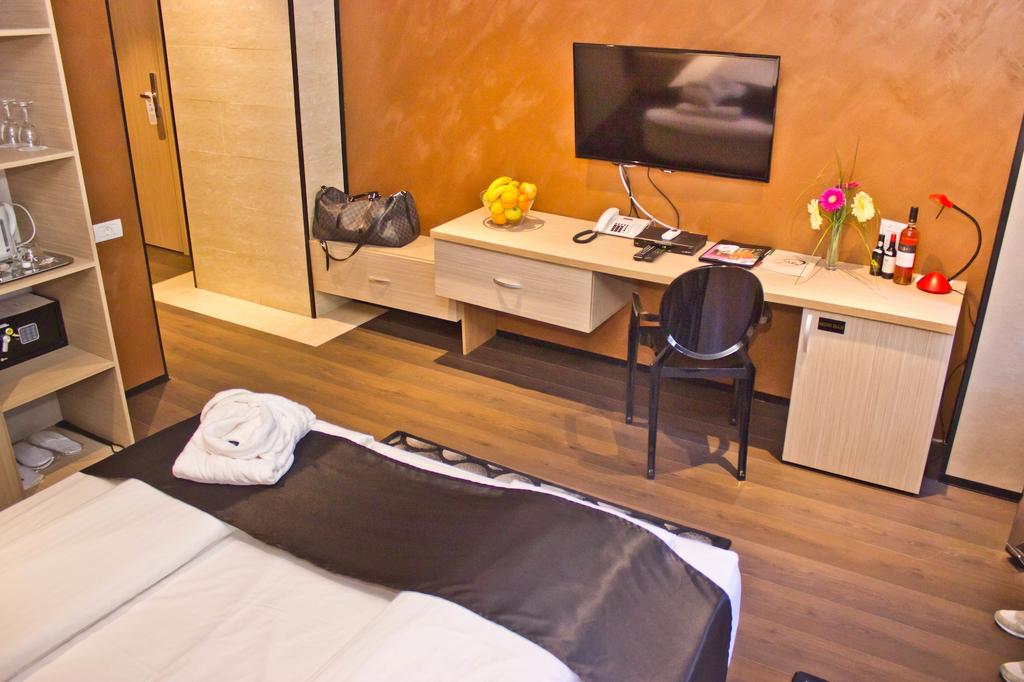 Z Executive Boutique Hotel - 241
