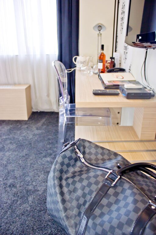 Z Executive Boutique Hotel - 687